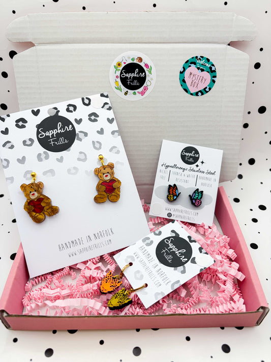 SMALL ‘FINS, FUR & FLUTTER’ MYSTERY BOX
