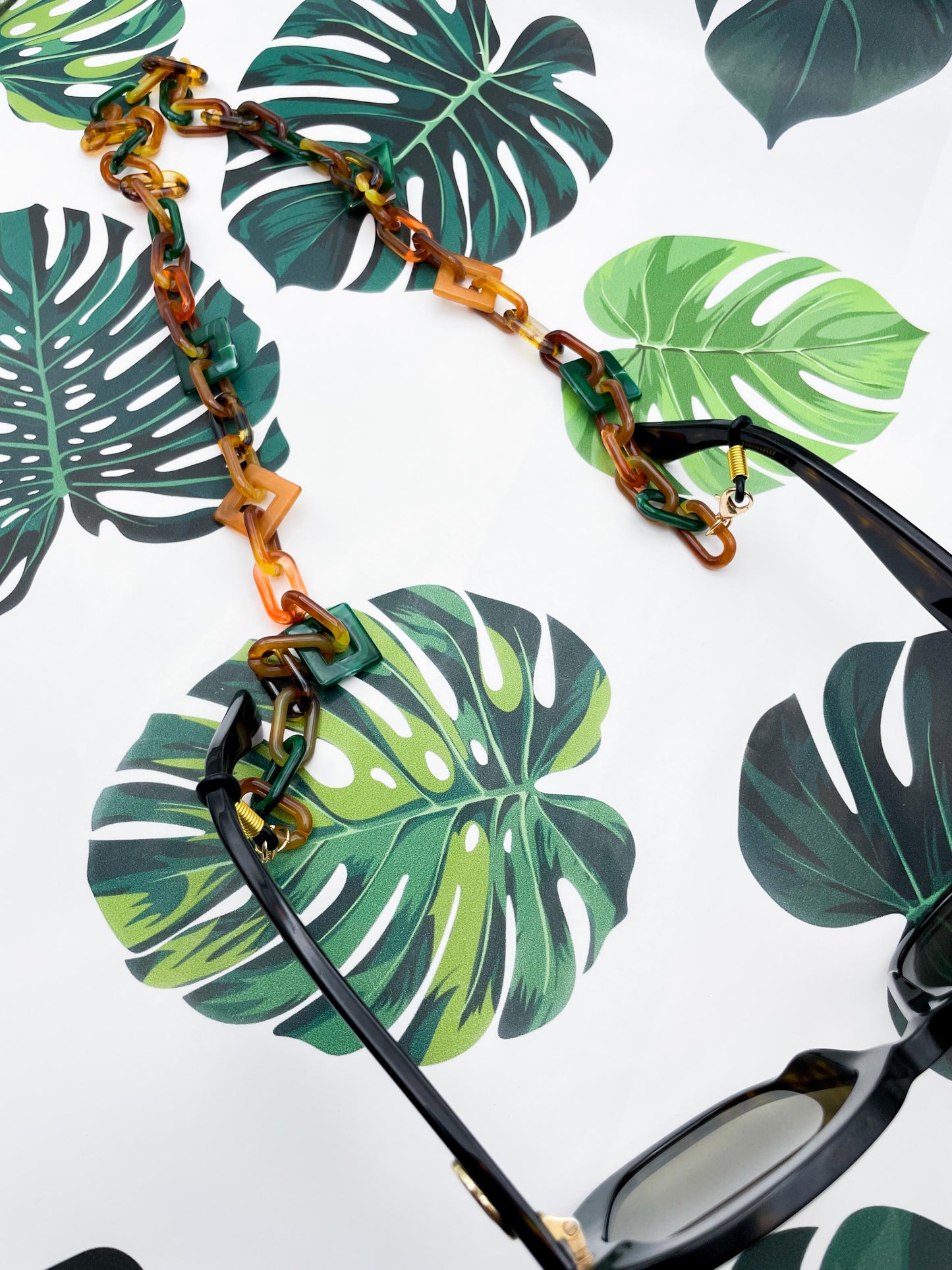 Emerald and Tortoise Shell Geometric Glasses Chain