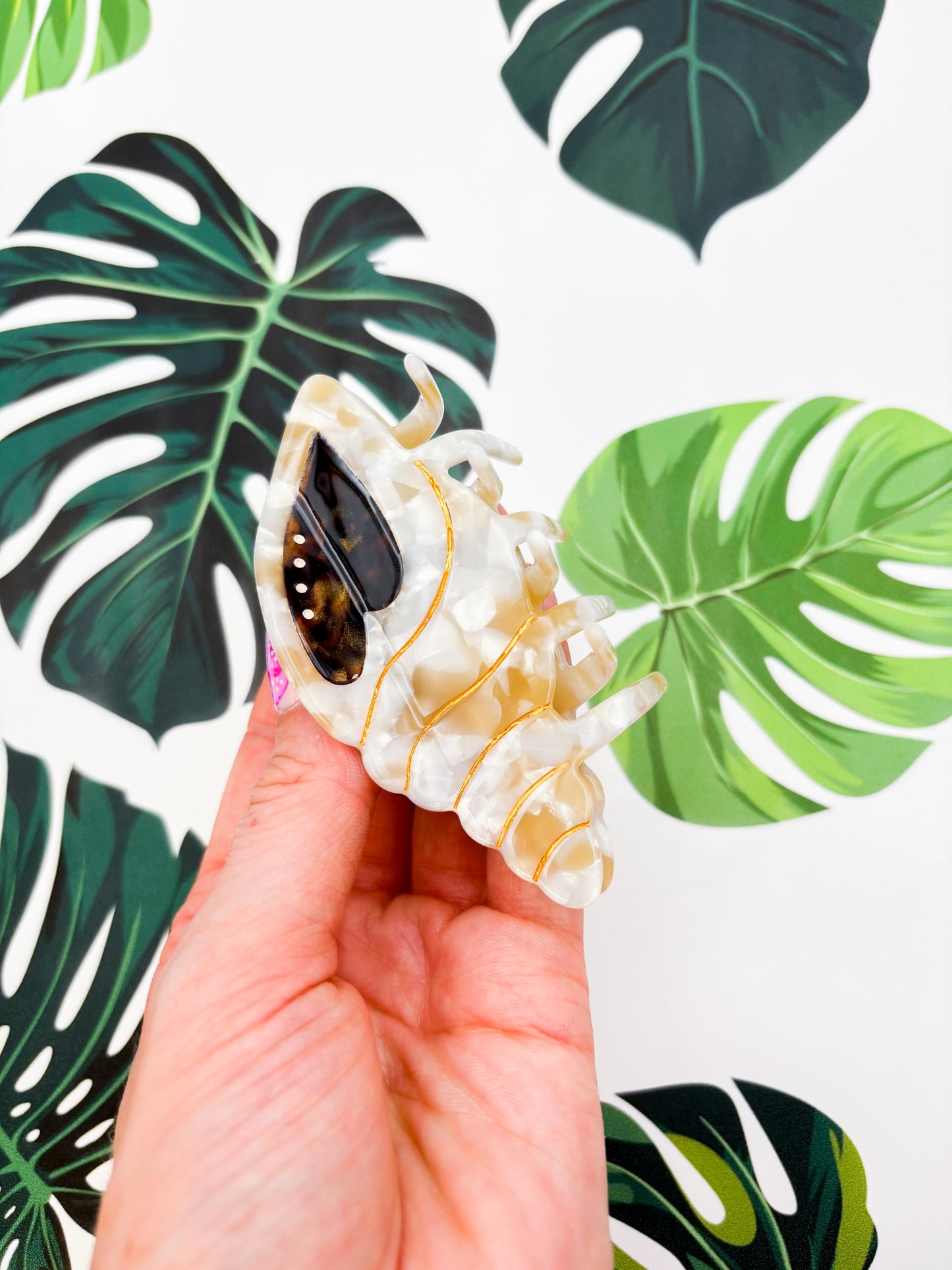 Large Metallic Beige and White Conch Shell Claw Clip