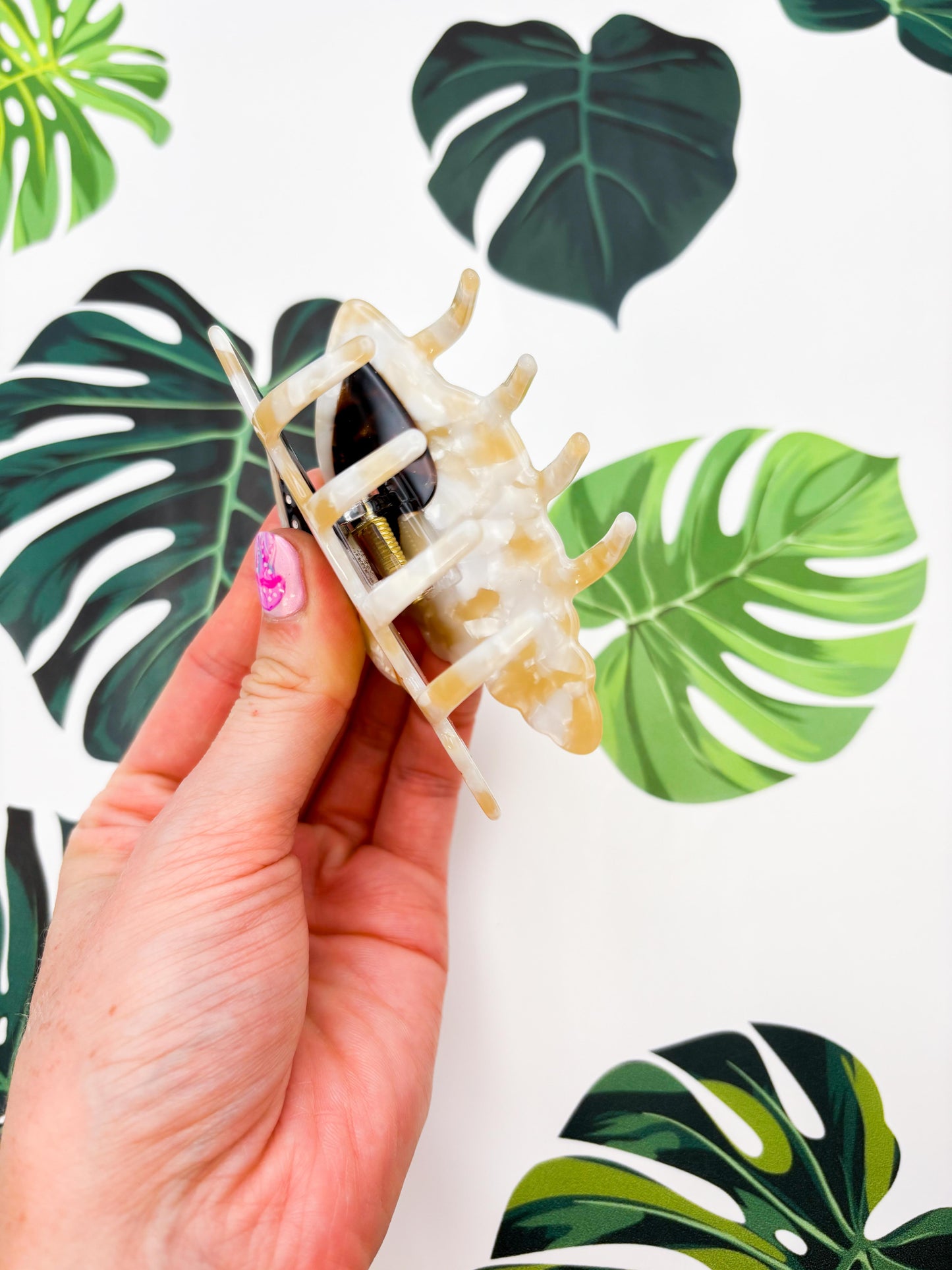 Large Metallic Beige and White Conch Shell Claw Clip