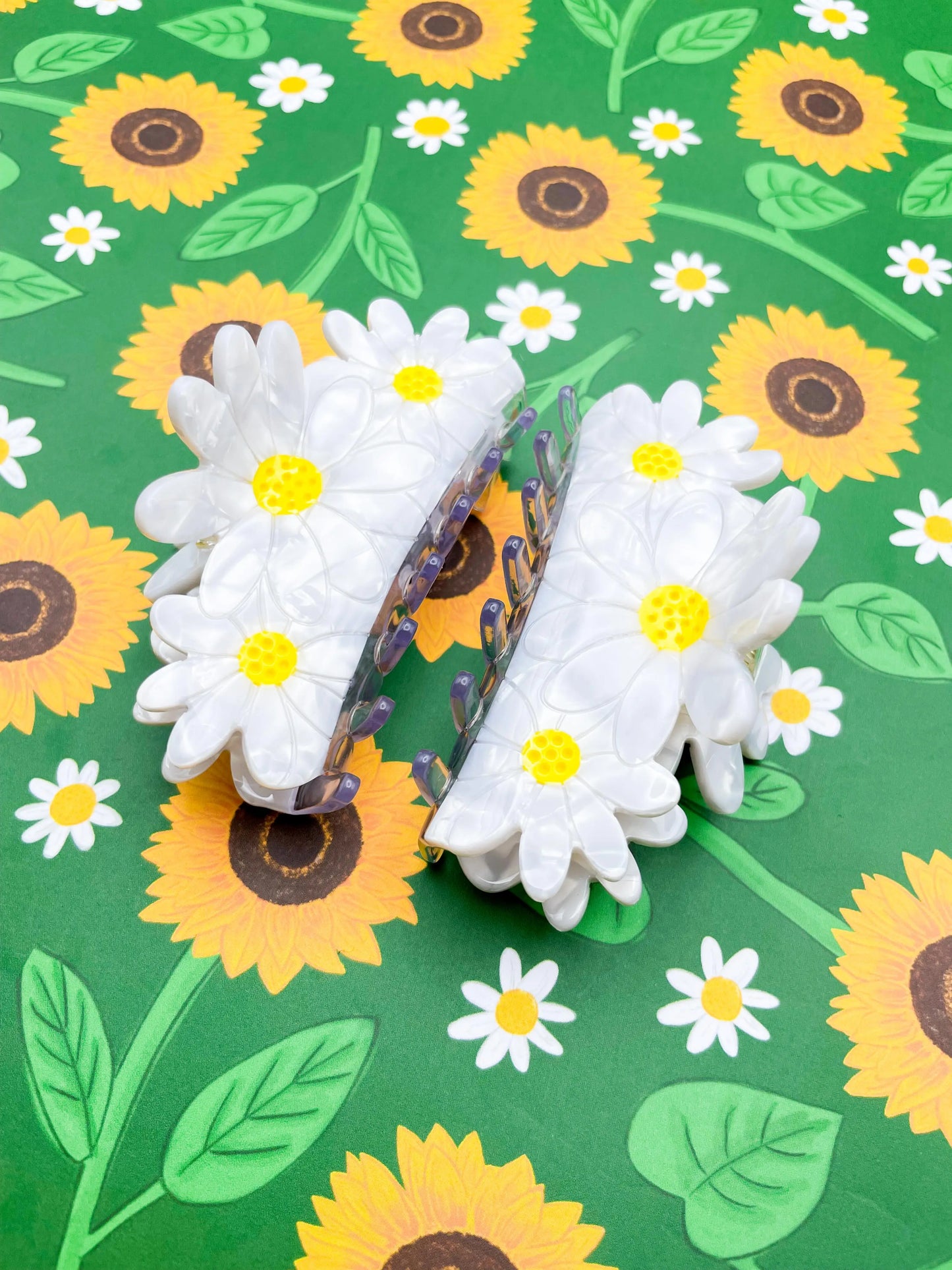 Large White Marble Daisy Claw Hair Clip from Sapphire Frills