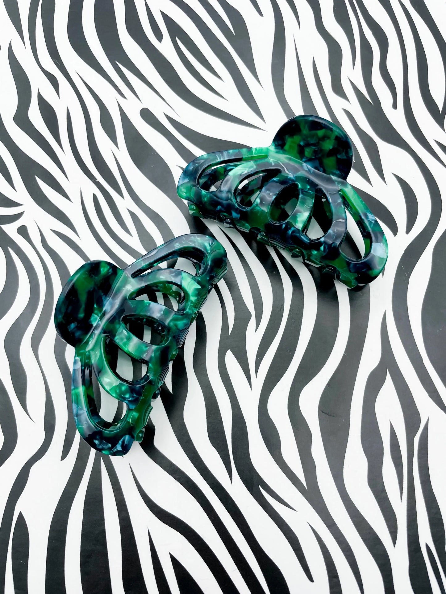 Medium Metallic Emerald and Navy Marble Claw Hair Clip from Sapphire Frills