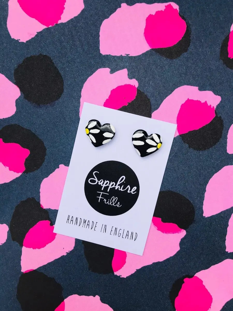 Small Black Daisy Flower Heart Stud Earrings Sapphire Frills