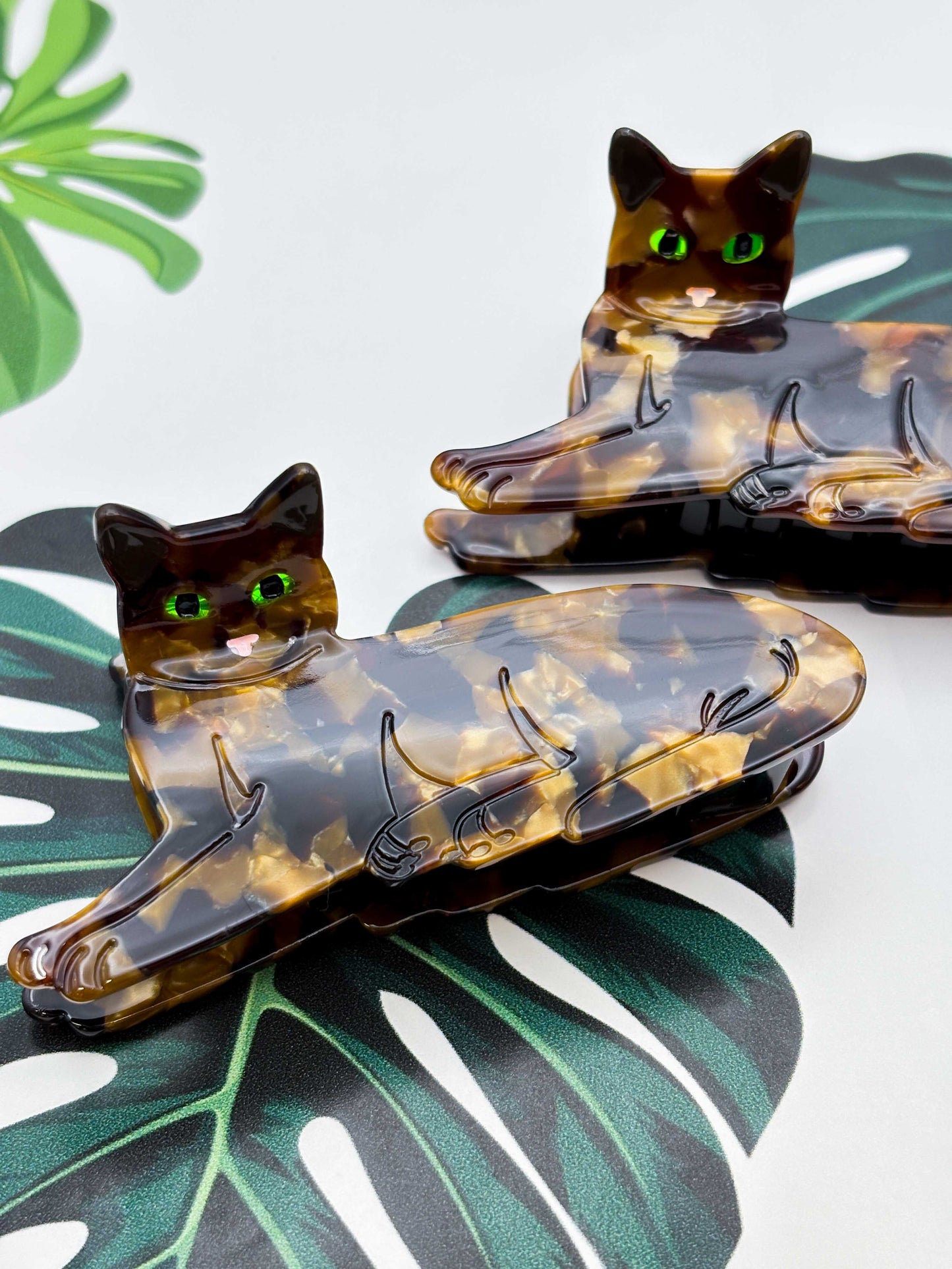 Medium Tortoise Shell Cat Claw Clip