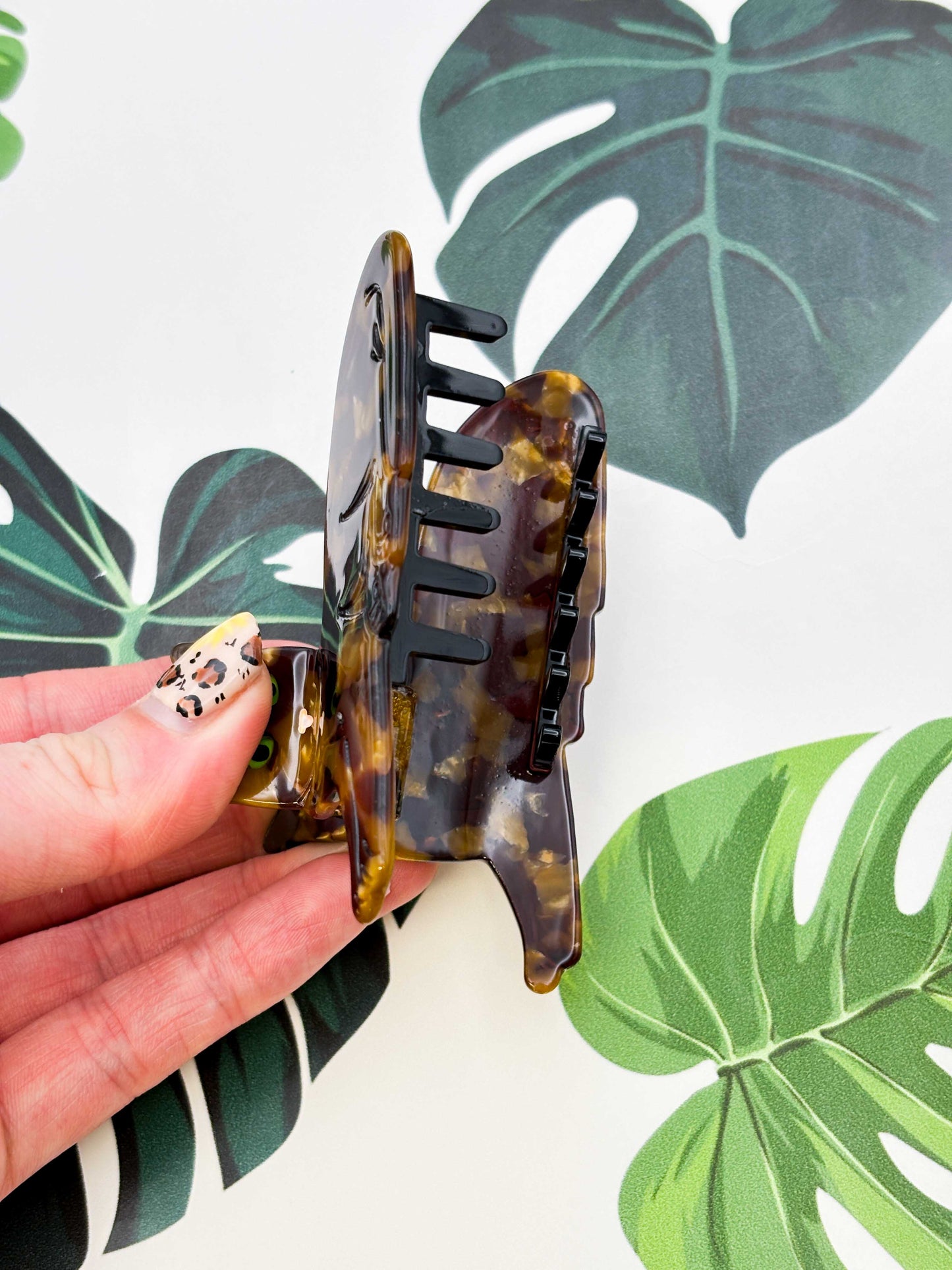 Medium Tortoise Shell Cat Claw Clip