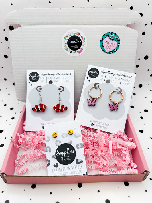 SMALL ‘FINS, FUR & FLUTTER’ MYSTERY BOX