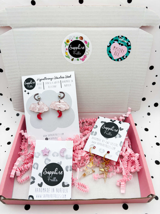 SMALL ‘WRITTEN IN THE STARS’ MYSTERY BOX