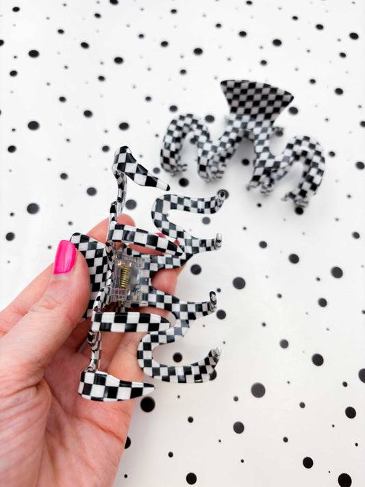 Medium Black and White Check Squiggle Claw Clip