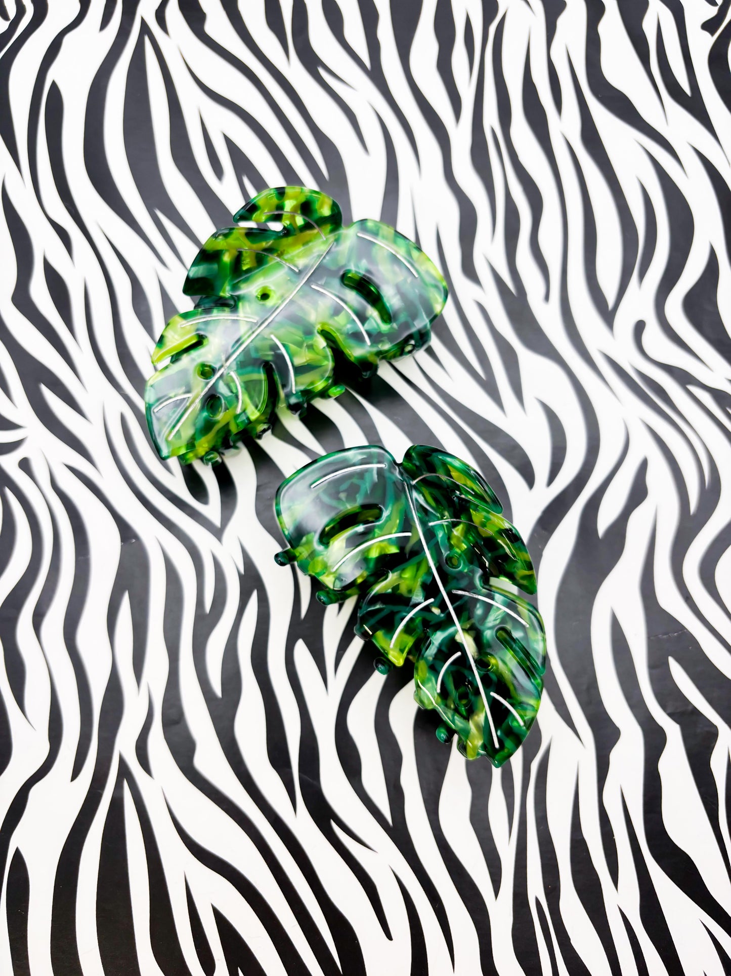 Large Green Marble Monstera Leaf Claw Clip