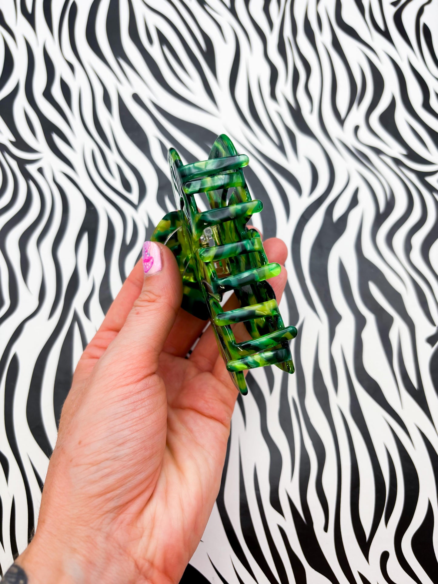 Large Green Marble Monstera Leaf Claw Clip