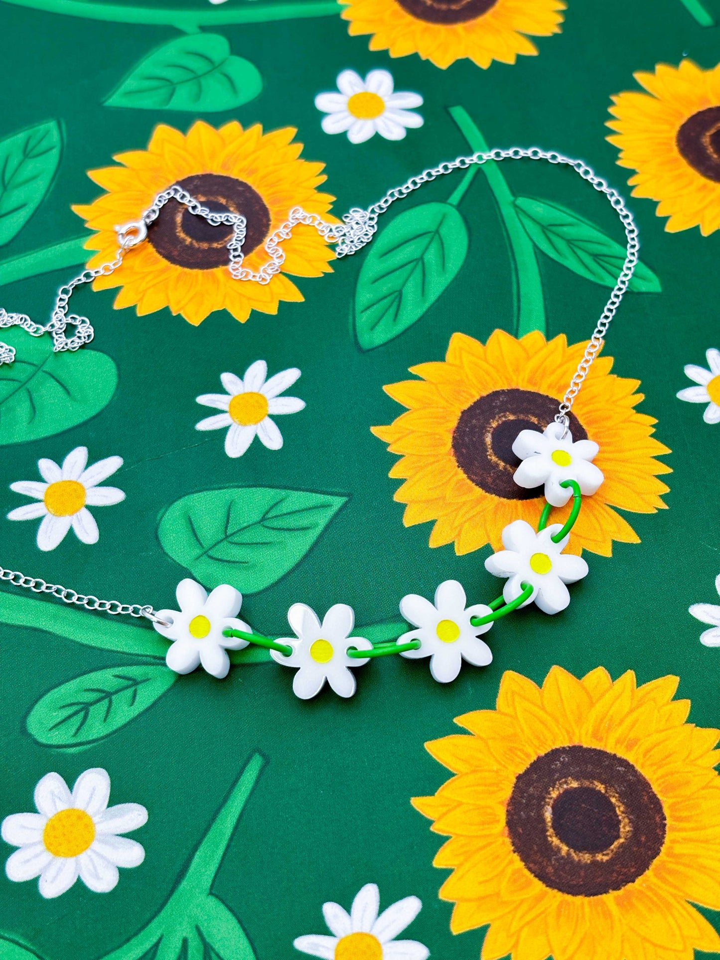 White Gloss Daisy Chain Necklace – Hypoallergenic Stainless Steel