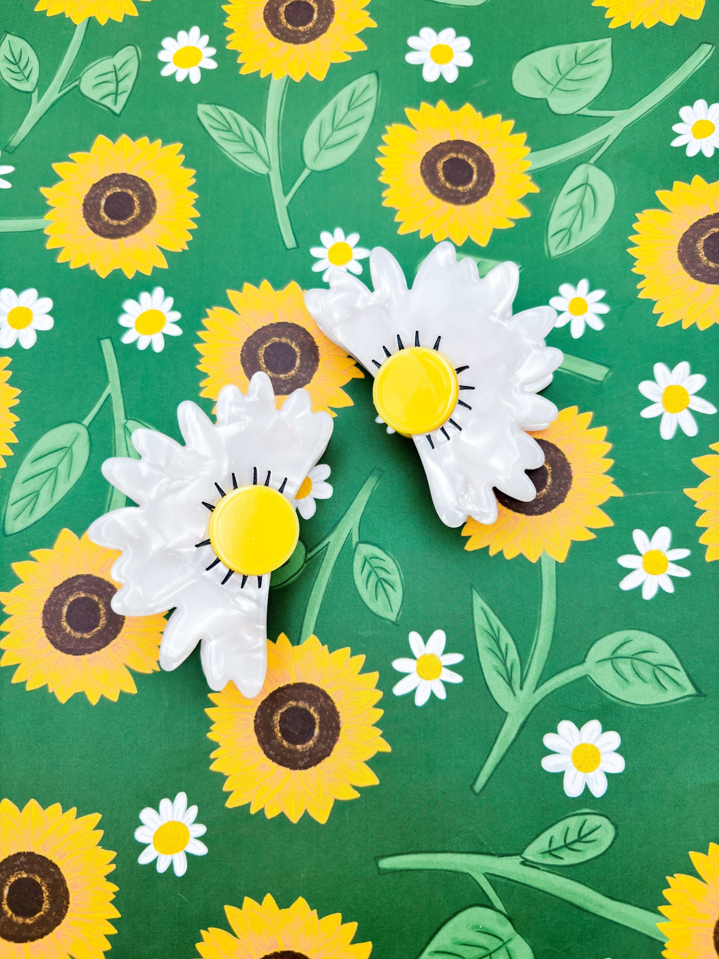Medium Half Daisy Claw Clip