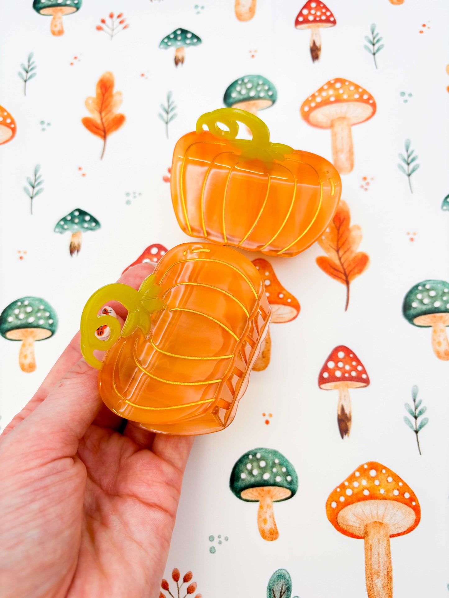 Medium Orange and Pale Green Swirly Pumpkin Claw Clip
