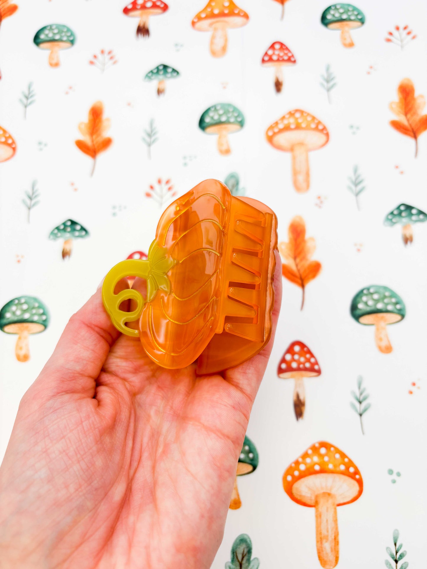 Medium Orange and Pale Green Swirly Pumpkin Claw Clip