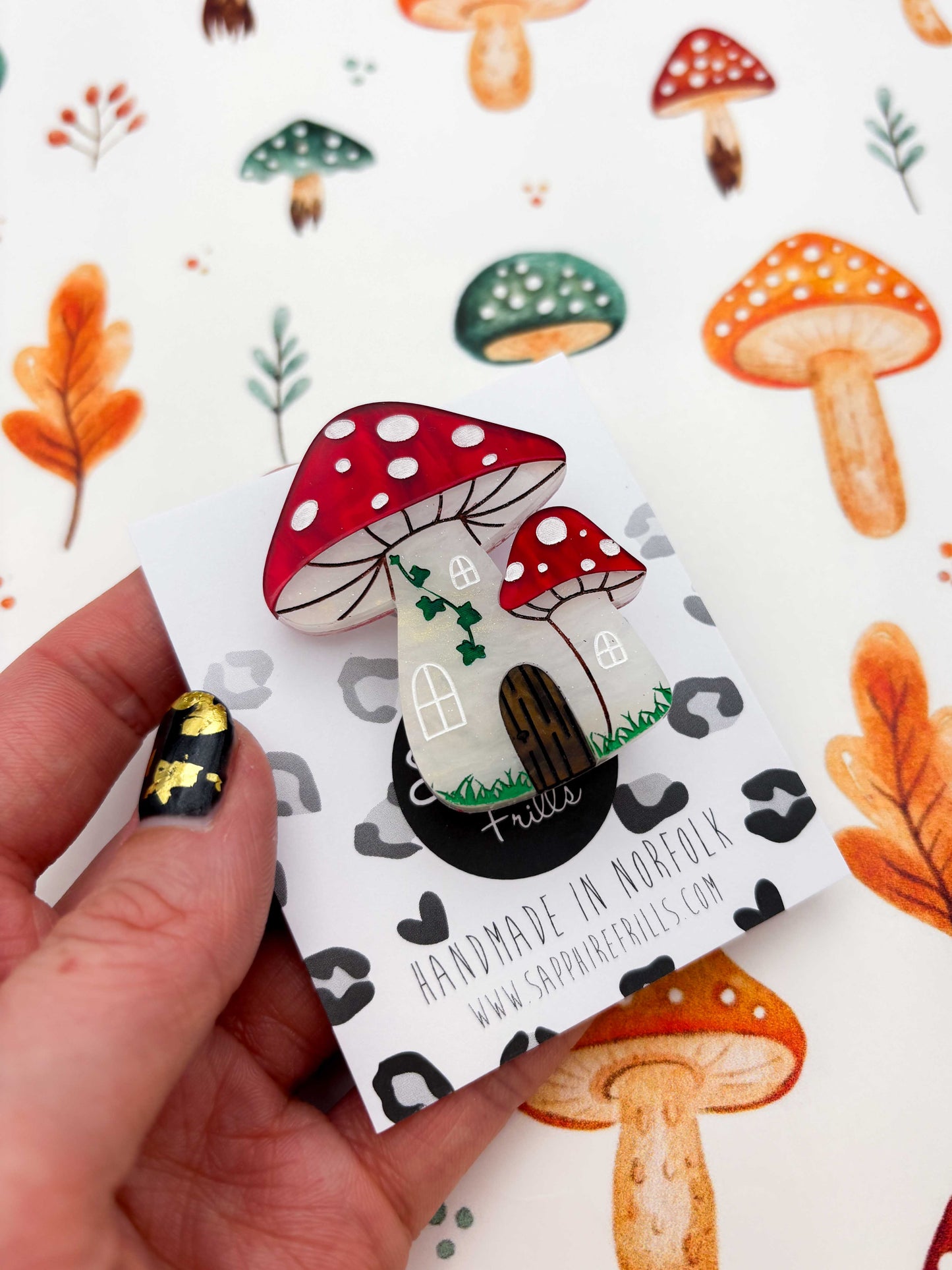 Enchanted Toadstool House Brooch