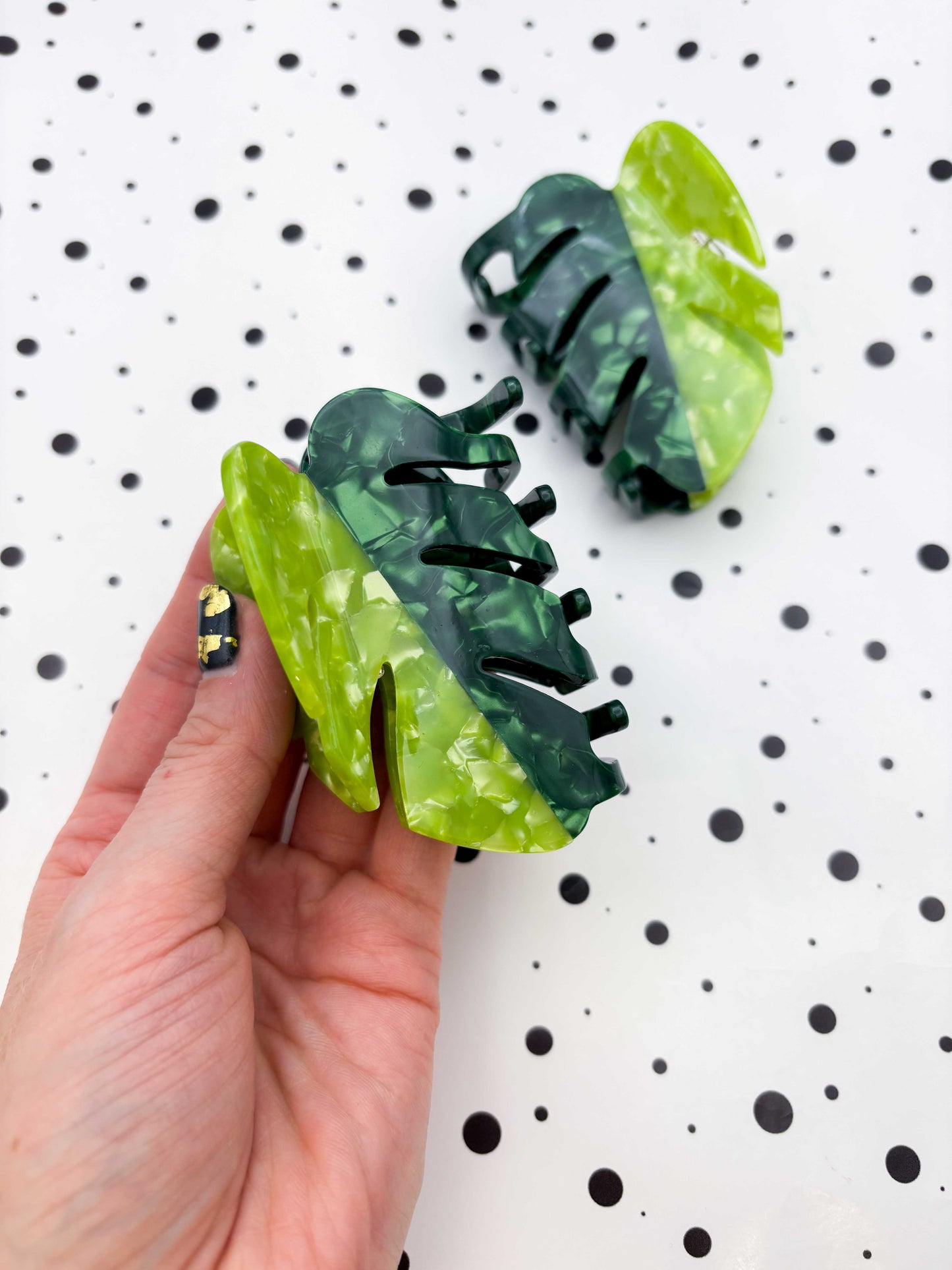 Medium Striped Green Monstera Leaf Claw Clip