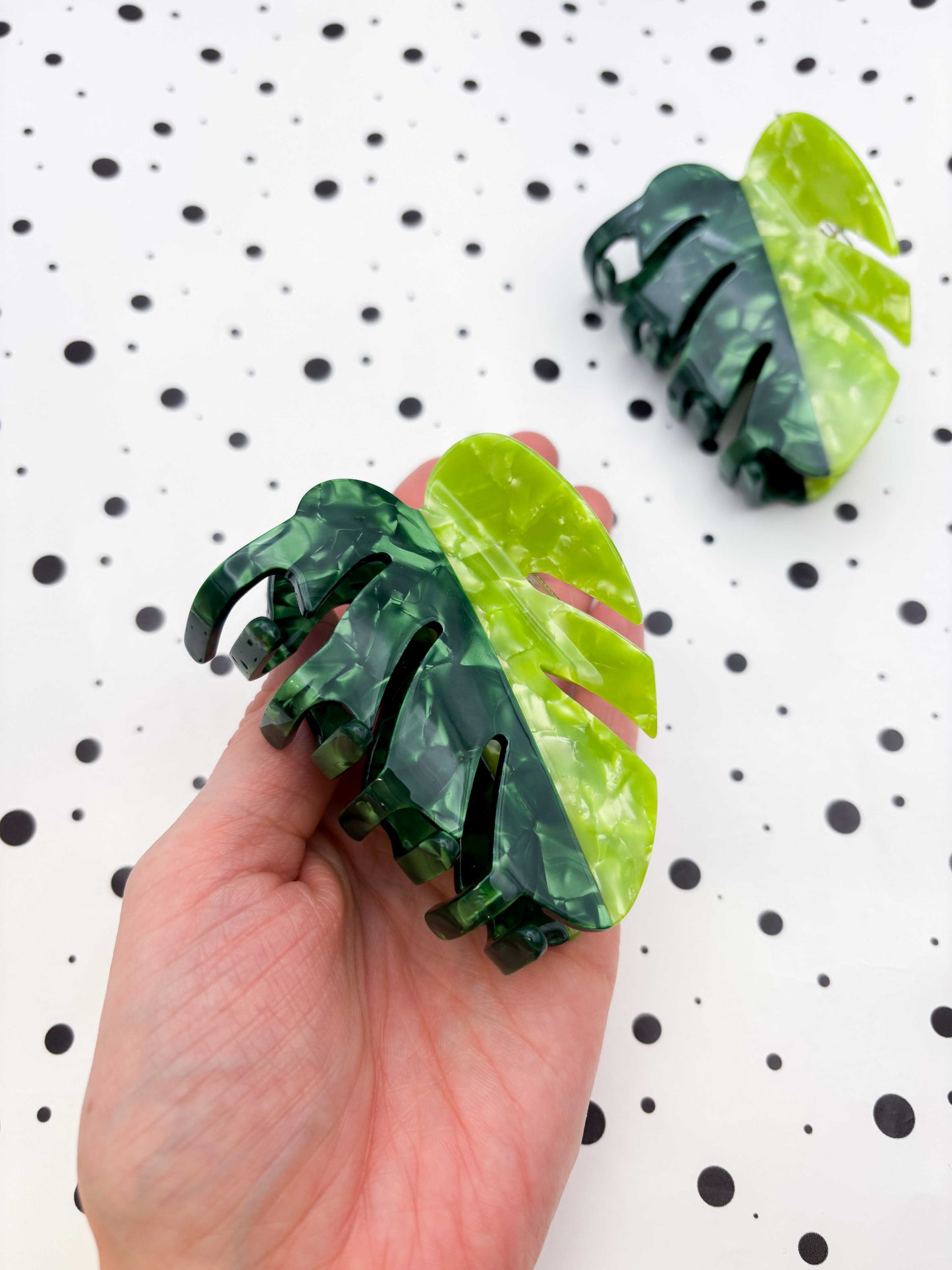 Medium Striped Green Monstera Leaf Claw Clip