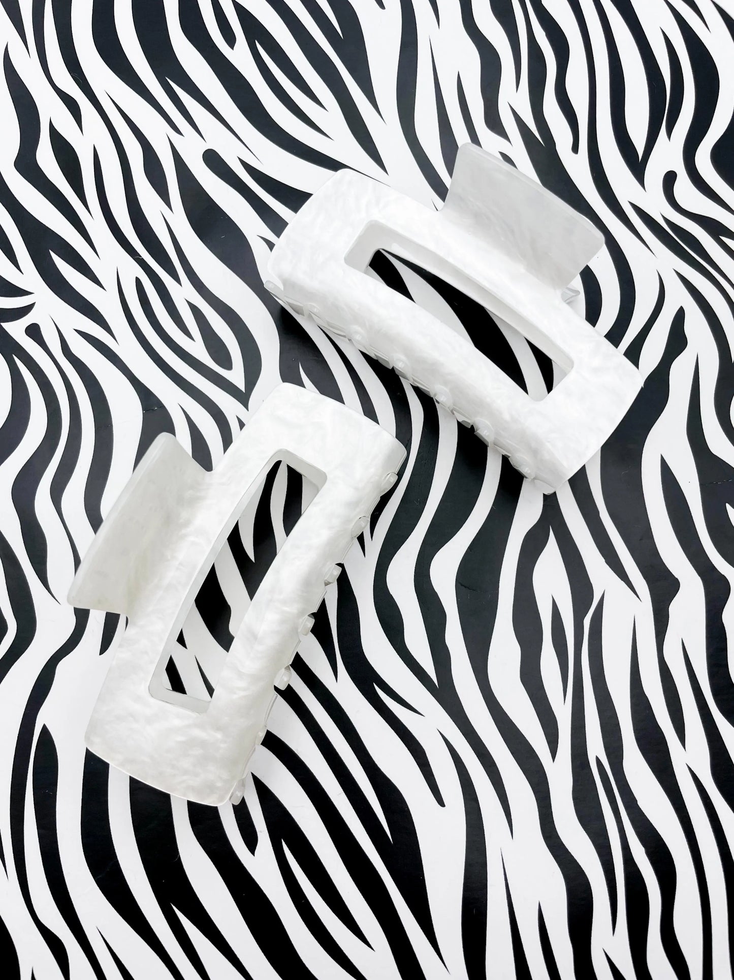 Large Pearl White Marble Claw Hair Clip from Sapphire Frills