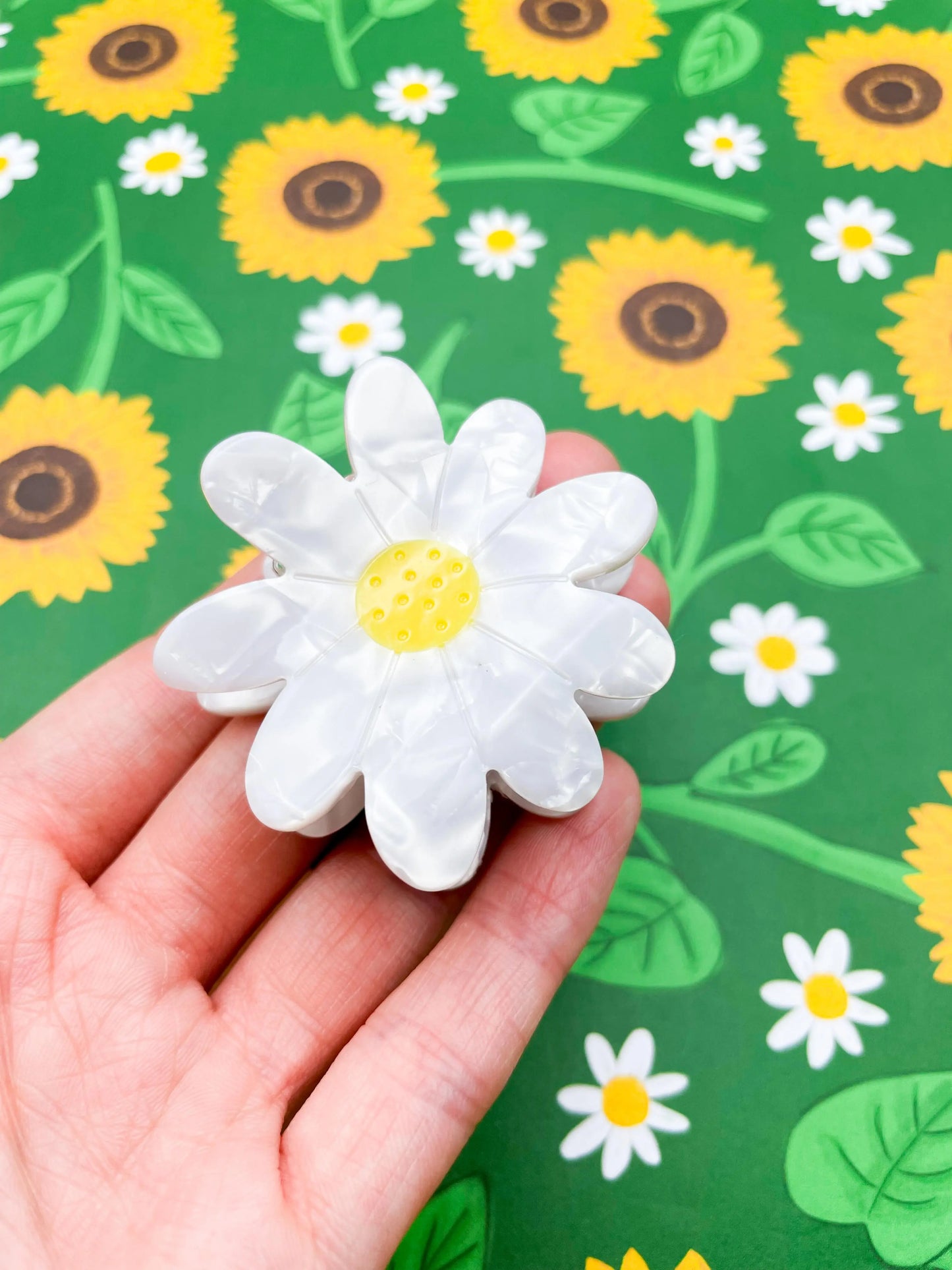 Small White Marble Daisy Claw Hair Clip from Sapphire Frills