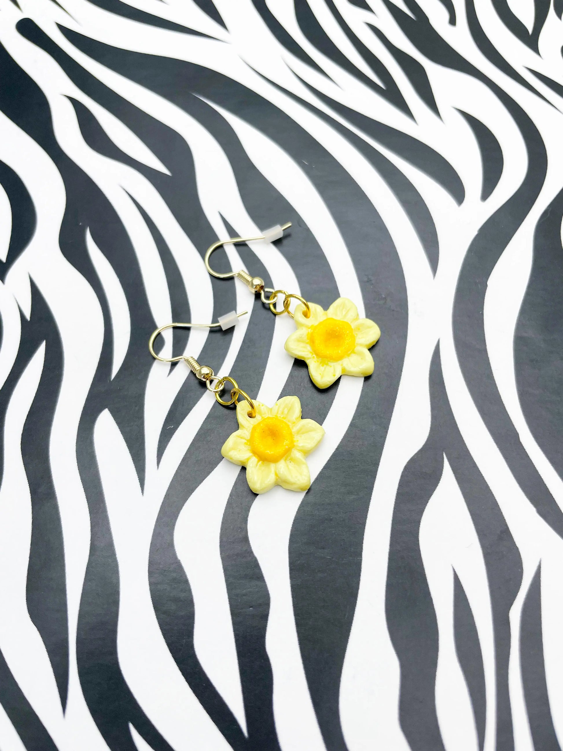 Medium Pale Yellow and Yellow Glitter Daffodil Stud Earrings from Sapphire Frills