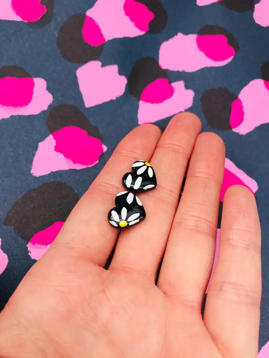 Small Black Daisy Flower Heart Stud Earrings Sapphire Frills